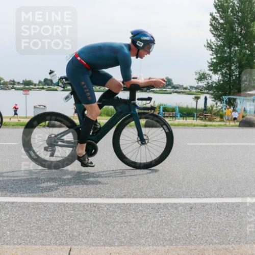 21.06.2025 - 27. Vierlanden-Triathlon H.Heesch http://msf.ph/oto/8028894 15.06.2025 11:26:10 Radfahren 652, 682, 800, 919 meine-sportfotos.de