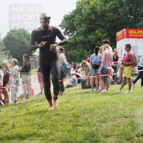 15.06.2025 - 27. Vierlanden-Triathlon KatJ http://msf.ph/oto/8028899 15.06.2025 11:04:07 Schwimmen 663, 729, 754 meine-sportfotos.de
