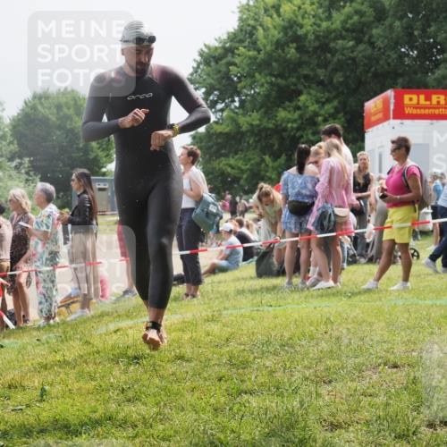15.06.2025 - 27. Vierlanden-Triathlon KatJ http://msf.ph/oto/8028902 15.06.2025 11:04:07 Schwimmen 663, 729, 754 meine-sportfotos.de