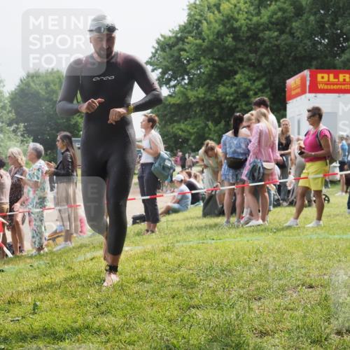 15.06.2025 - 27. Vierlanden-Triathlon KatJ http://msf.ph/oto/8028908 15.06.2025 11:04:07 Schwimmen 663, 729, 754 meine-sportfotos.de