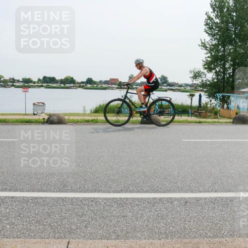 15.06.2025 - 27. Vierlanden-Triathlon H.Heesch http://msf.ph/oto/8028914 15.06.2025 10:29:00 Radfahren 104, 302, 313, 488 meine-sportfotos.de