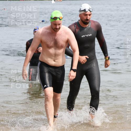 15.06.2025 - 27. Vierlanden-Triathlon Lena Gebhardt http://msf.ph/oto/8028922 15.06.2025 11:03:57 Schwimmen 663, 729, 754, 773 meine-sportfotos.de