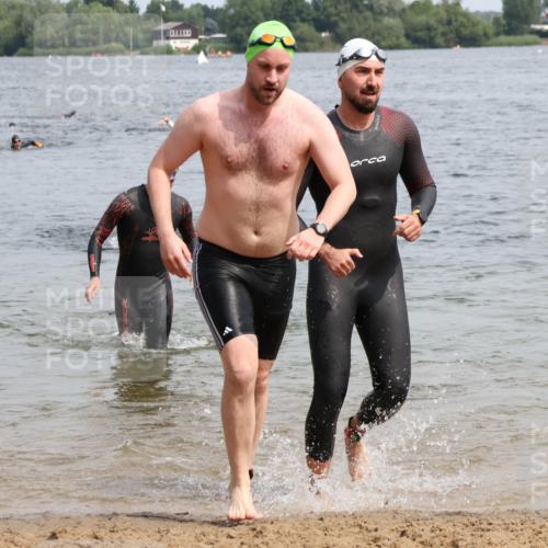 15.06.2025 - 27. Vierlanden-Triathlon Lena Gebhardt http://msf.ph/oto/8028927 15.06.2025 11:03:58 Schwimmen 663, 729, 754, 773 meine-sportfotos.de