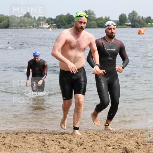 15.06.2025 - 27. Vierlanden-Triathlon Lena Gebhardt http://msf.ph/oto/8028930 15.06.2025 11:03:59 Schwimmen 663, 729, 754, 773 meine-sportfotos.de