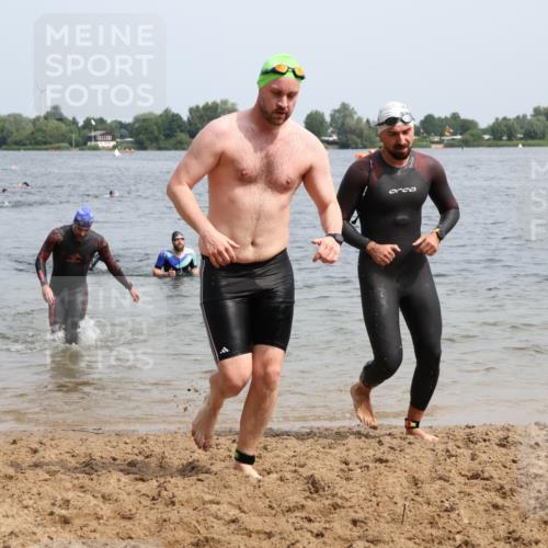 15.06.2025 - 27. Vierlanden-Triathlon Lena Gebhardt http://msf.ph/oto/8028934 15.06.2025 11:03:59 Schwimmen 663, 729, 754, 773 meine-sportfotos.de