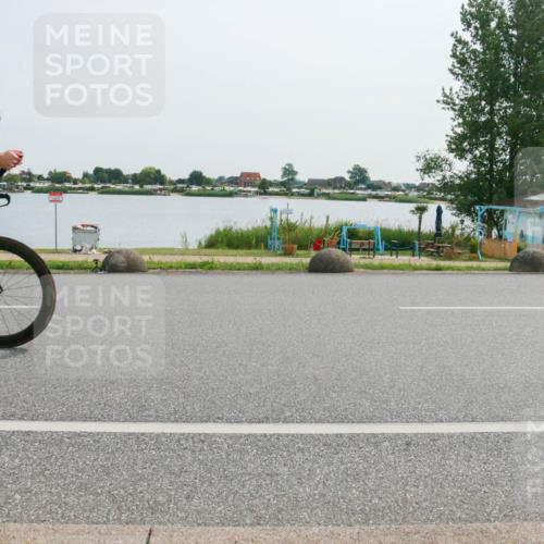 15.06.2025 - 27. Vierlanden-Triathlon H.Heesch http://msf.ph/oto/8028944 15.06.2025 10:29:04 Radfahren 104, 137, 302, 488 meine-sportfotos.de