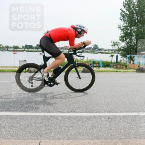 15.06.2025 - 27. Vierlanden-Triathlon H.Heesch http://msf.ph/oto/8028947 15.06.2025 10:29:04 Radfahren 104, 137, 302, 488 meine-sportfotos.de