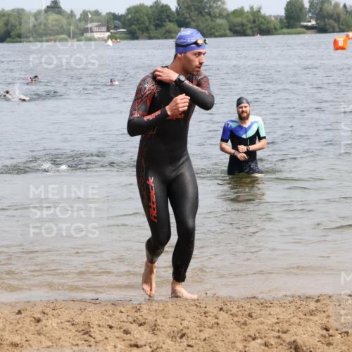 15.06.2025 - 27. Vierlanden-Triathlon Lena Gebhardt http://msf.ph/oto/8028961 15.06.2025 11:04:03 Schwimmen 663, 729, 754, 763 meine-sportfotos.de