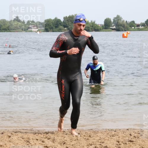 15.06.2025 - 27. Vierlanden-Triathlon Lena Gebhardt http://msf.ph/oto/8028968 15.06.2025 11:04:04 Schwimmen 663, 729, 754, 763 meine-sportfotos.de