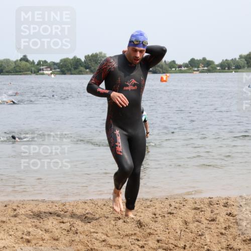 15.06.2025 - 27. Vierlanden-Triathlon Lena Gebhardt http://msf.ph/oto/8028976 15.06.2025 11:04:05 Schwimmen 663, 729, 754, 763 meine-sportfotos.de