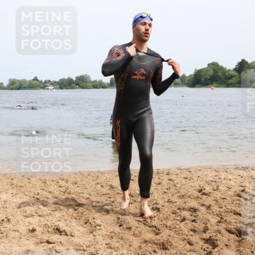 15.06.2025 - 27. Vierlanden-Triathlon Lena Gebhardt http://msf.ph/oto/8028983 15.06.2025 11:04:06 Schwimmen 663, 729, 754, 763 meine-sportfotos.de