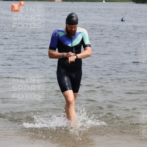 15.06.2025 - 27. Vierlanden-Triathlon Lena Gebhardt http://msf.ph/oto/8028988 15.06.2025 11:04:09 Schwimmen 658, 663, 729, 754, 763 meine-sportfotos.de
