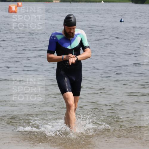 15.06.2025 - 27. Vierlanden-Triathlon Lena Gebhardt http://msf.ph/oto/8028990 15.06.2025 11:04:09 Schwimmen 658, 663, 729, 754, 763 meine-sportfotos.de