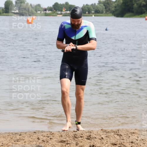 15.06.2025 - 27. Vierlanden-Triathlon Lena Gebhardt http://msf.ph/oto/8028994 15.06.2025 11:04:11 Schwimmen 658, 663, 754, 763 meine-sportfotos.de