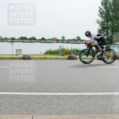 15.06.2025 - 27. Vierlanden-Triathlon H.Heesch http://msf.ph/oto/8028995 15.06.2025 10:29:18 Radfahren 64, 122, 128 meine-sportfotos.de