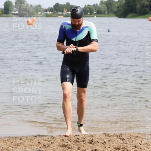 15.06.2025 - 27. Vierlanden-Triathlon Lena Gebhardt http://msf.ph/oto/8028997 15.06.2025 11:04:11 Schwimmen 658, 663, 754, 763 meine-sportfotos.de