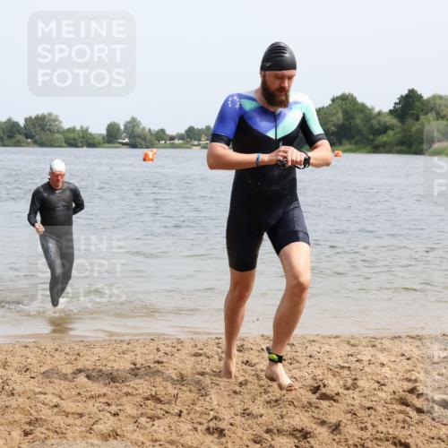 15.06.2025 - 27. Vierlanden-Triathlon Lena Gebhardt http://msf.ph/oto/8029002 15.06.2025 11:04:13 Schwimmen 658, 663, 763 meine-sportfotos.de