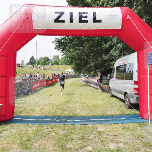 21.06.2025 - 27. Vierlanden-Triathlon MichiJ http://msf.ph/oto/8029005 15.06.2026 12:19:39 Ziel 46 meine-sportfotos.de