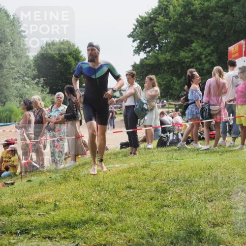 15.06.2025 - 27. Vierlanden-Triathlon KatJ http://msf.ph/oto/8029042 15.06.2025 11:04:17 Schwimmen 658, 663, 763 meine-sportfotos.de