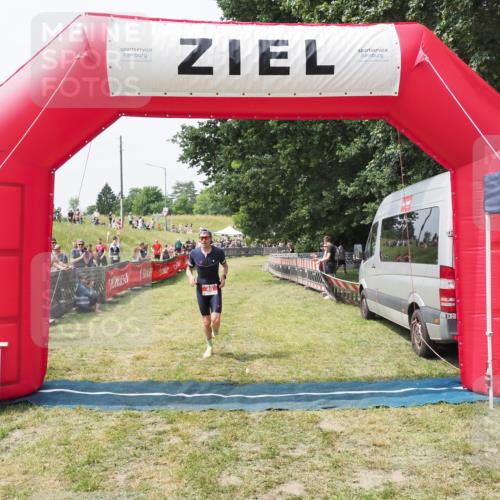 21.06.2025 - 27. Vierlanden-Triathlon MichiJ http://msf.ph/oto/8029050 15.06.2026 12:19:41 Ziel 46 meine-sportfotos.de