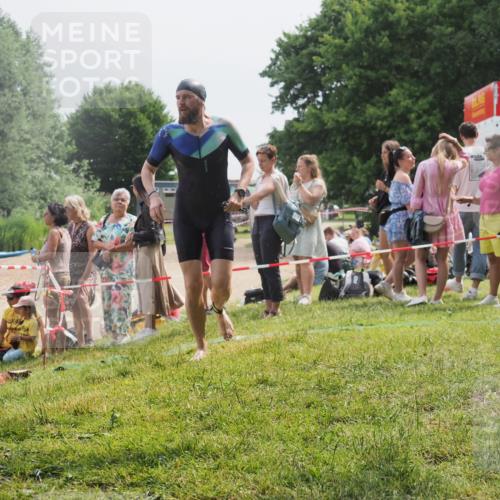 15.06.2025 - 27. Vierlanden-Triathlon KatJ http://msf.ph/oto/8029052 15.06.2025 11:04:17 Schwimmen 658, 663, 763 meine-sportfotos.de