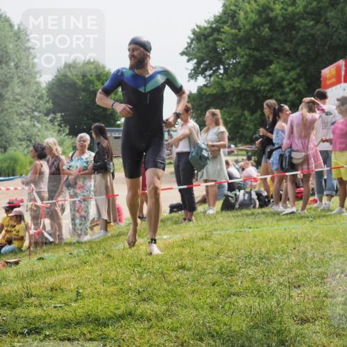 15.06.2025 - 27. Vierlanden-Triathlon KatJ http://msf.ph/oto/8029063 15.06.2025 11:04:17 Schwimmen 658, 663, 763 meine-sportfotos.de