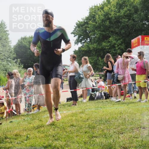 15.06.2025 - 27. Vierlanden-Triathlon KatJ http://msf.ph/oto/8029079 15.06.2025 11:04:18 Schwimmen 658, 663, 763 meine-sportfotos.de