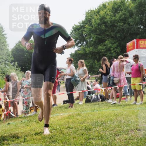 15.06.2025 - 27. Vierlanden-Triathlon KatJ http://msf.ph/oto/8029092 15.06.2025 11:04:18 Schwimmen 658, 663, 763 meine-sportfotos.de