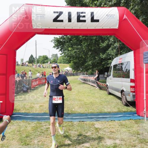 21.06.2025 - 27. Vierlanden-Triathlon MichiJ http://msf.ph/oto/8029095 15.06.2026 12:19:42 Ziel 46 meine-sportfotos.de