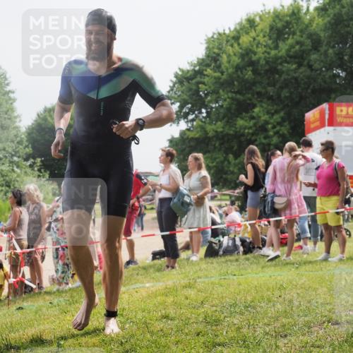 15.06.2025 - 27. Vierlanden-Triathlon KatJ http://msf.ph/oto/8029098 15.06.2025 11:04:18 Schwimmen 658, 663, 763 meine-sportfotos.de