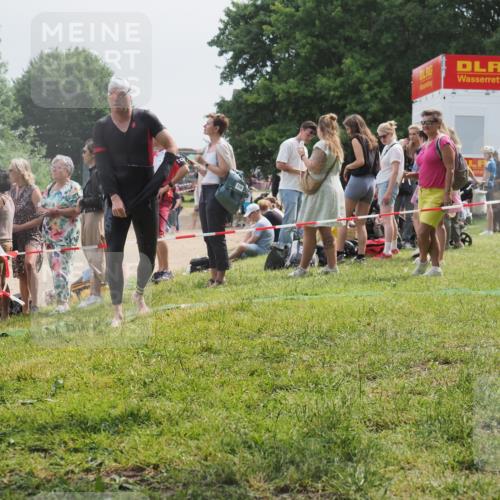15.06.2025 - 27. Vierlanden-Triathlon KatJ http://msf.ph/oto/8029119 15.06.2025 11:04:24 Schwimmen 658, 763 meine-sportfotos.de