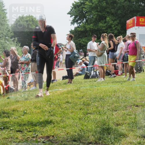 15.06.2025 - 27. Vierlanden-Triathlon KatJ http://msf.ph/oto/8029125 15.06.2025 11:04:24 Schwimmen 658, 763 meine-sportfotos.de