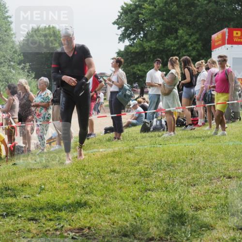 15.06.2025 - 27. Vierlanden-Triathlon KatJ http://msf.ph/oto/8029130 15.06.2025 11:04:25 Schwimmen 658, 763 meine-sportfotos.de