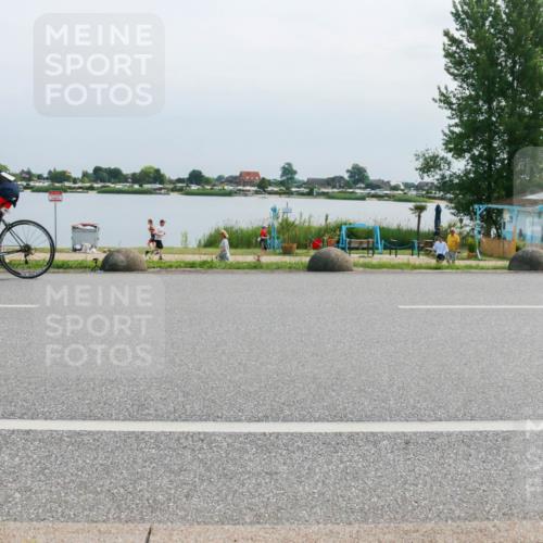 21.06.2025 - 27. Vierlanden-Triathlon H.Heesch http://msf.ph/oto/8029137 15.06.2025 11:26:14 Radfahren 18, 652, 682, 798, 800, 881 meine-sportfotos.de