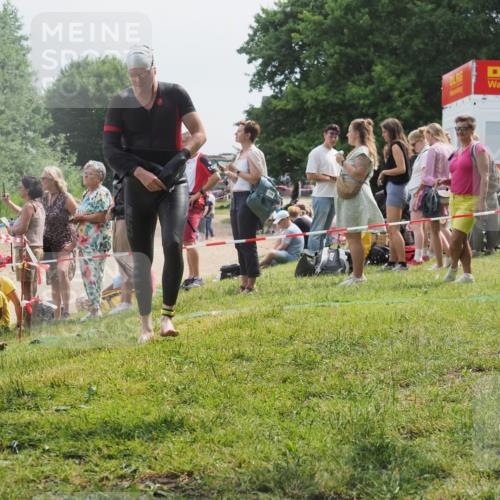 15.06.2025 - 27. Vierlanden-Triathlon KatJ http://msf.ph/oto/8029140 15.06.2025 11:04:25 Schwimmen 658, 763 meine-sportfotos.de