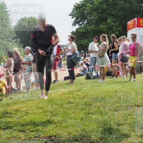 15.06.2025 - 27. Vierlanden-Triathlon KatJ http://msf.ph/oto/8029143 15.06.2025 11:04:25 Schwimmen 658, 763 meine-sportfotos.de