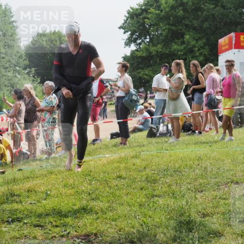 15.06.2025 - 27. Vierlanden-Triathlon KatJ http://msf.ph/oto/8029148 15.06.2025 11:04:25 Schwimmen 658, 763 meine-sportfotos.de