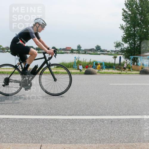 21.06.2025 - 27. Vierlanden-Triathlon H.Heesch http://msf.ph/oto/8029155 15.06.2025 11:26:18 Radfahren 18, 798, 881, 911, 978 meine-sportfotos.de