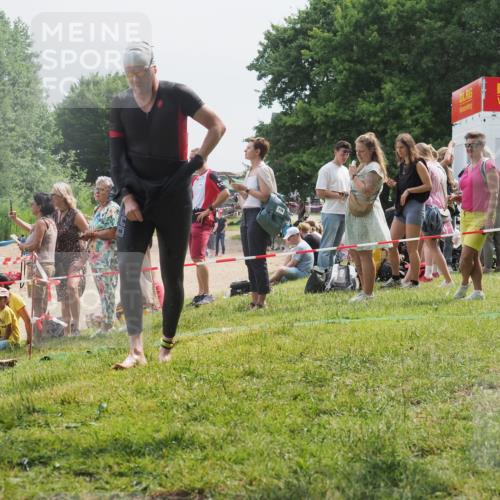 15.06.2025 - 27. Vierlanden-Triathlon KatJ http://msf.ph/oto/8029160 15.06.2025 11:04:25 Schwimmen 658, 763 meine-sportfotos.de