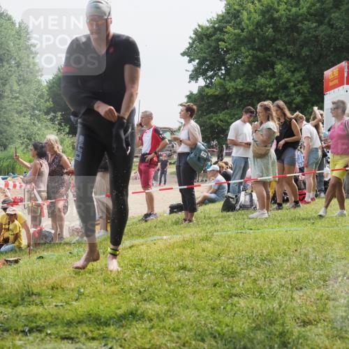 15.06.2025 - 27. Vierlanden-Triathlon KatJ http://msf.ph/oto/8029174 15.06.2025 11:04:26 Schwimmen 658, 763 meine-sportfotos.de