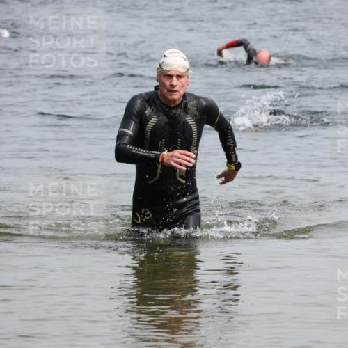 15.06.2025 - 27. Vierlanden-Triathlon Lena Gebhardt http://msf.ph/oto/8029181 15.06.2025 11:04:51 Schwimmen 803, 859 meine-sportfotos.de