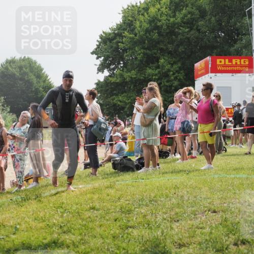 15.06.2025 - 27. Vierlanden-Triathlon KatJ http://msf.ph/oto/8029184 15.06.2025 11:04:41 Schwimmen 841, 859 meine-sportfotos.de