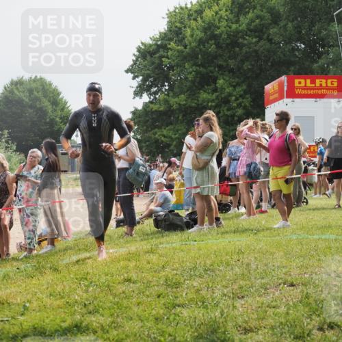 15.06.2025 - 27. Vierlanden-Triathlon KatJ http://msf.ph/oto/8029197 15.06.2025 11:04:42 Schwimmen 841, 859 meine-sportfotos.de