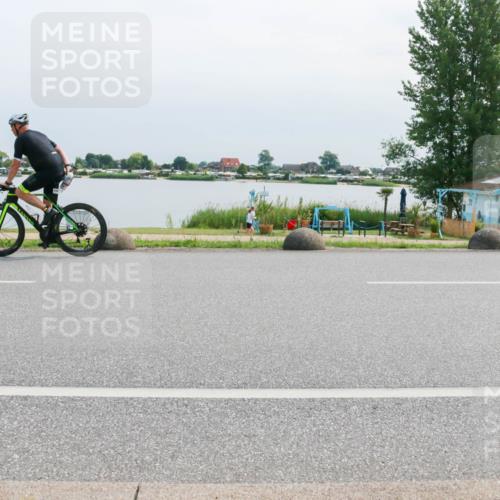 21.06.2025 - 27. Vierlanden-Triathlon H.Heesch http://msf.ph/oto/8029200 15.06.2025 11:26:31 Radfahren 151, 229 meine-sportfotos.de