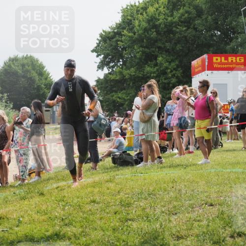15.06.2025 - 27. Vierlanden-Triathlon KatJ http://msf.ph/oto/8029202 15.06.2025 11:04:42 Schwimmen 841, 859 meine-sportfotos.de