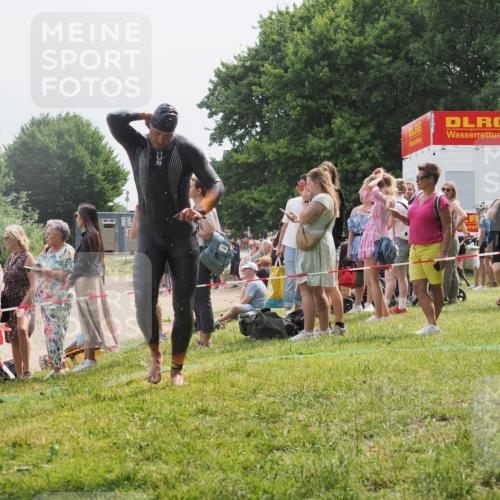 15.06.2025 - 27. Vierlanden-Triathlon KatJ http://msf.ph/oto/8029207 15.06.2025 11:04:42 Schwimmen 841, 859 meine-sportfotos.de