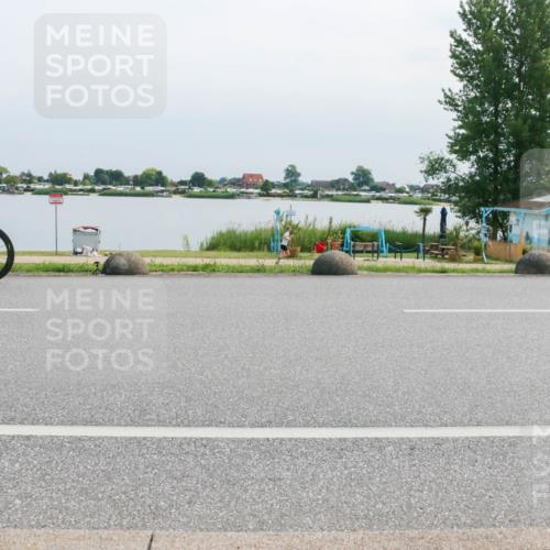 21.06.2025 - 27. Vierlanden-Triathlon H.Heesch http://msf.ph/oto/8029208 15.06.2025 11:26:31 Radfahren 151, 229 meine-sportfotos.de