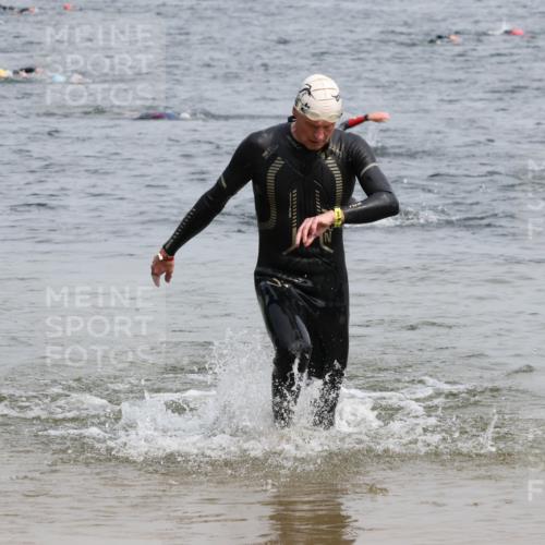 15.06.2025 - 27. Vierlanden-Triathlon Lena Gebhardt http://msf.ph/oto/8029212 15.06.2025 11:04:54 Schwimmen 803 meine-sportfotos.de