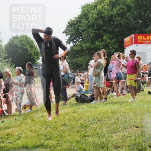 15.06.2025 - 27. Vierlanden-Triathlon KatJ http://msf.ph/oto/8029216 15.06.2025 11:04:42 Schwimmen 841, 859 meine-sportfotos.de