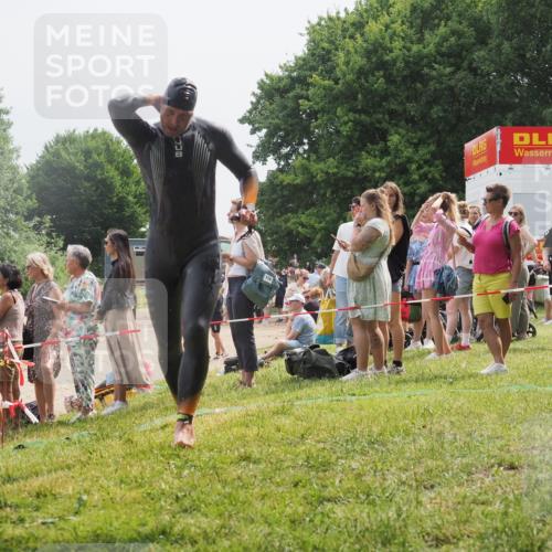 15.06.2025 - 27. Vierlanden-Triathlon KatJ http://msf.ph/oto/8029228 15.06.2025 11:04:43 Schwimmen 841, 859 meine-sportfotos.de